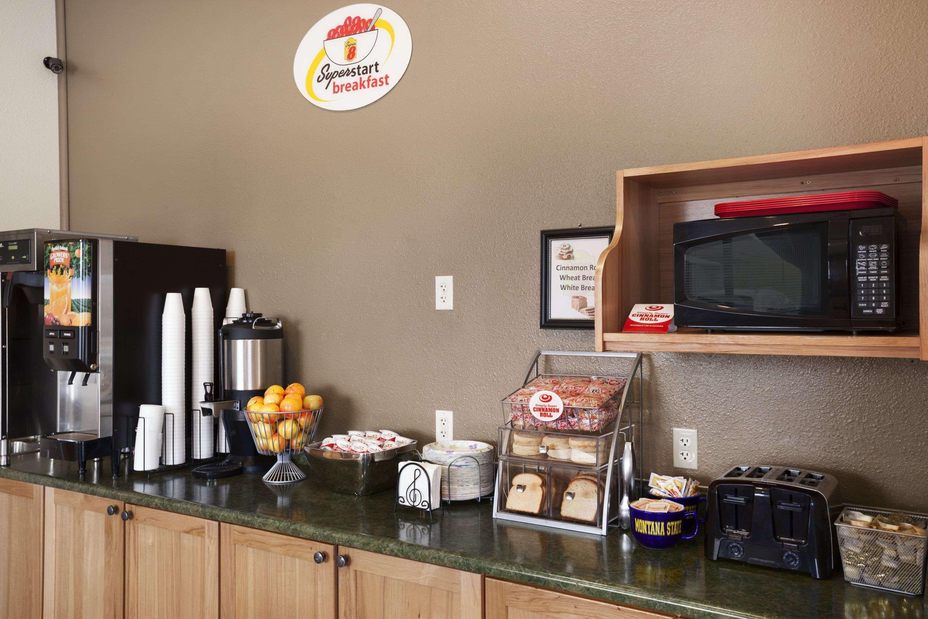 Super 8 By Wyndham Hotel