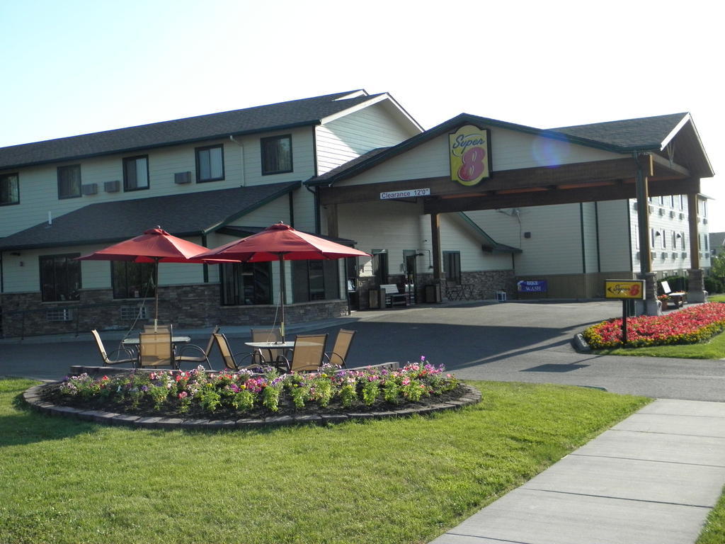Super 8 By Wyndham Hotel